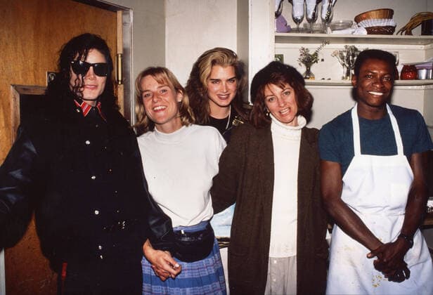 Michael Jackson and Brooke Shields Los Angeles.CA.USA. LIBRARY. Michael Jackson with Brooke Shields and the staff of the Inn of the Seventh Ray. 19th November 1991. LMK30-SLIB300622PBOR-001 