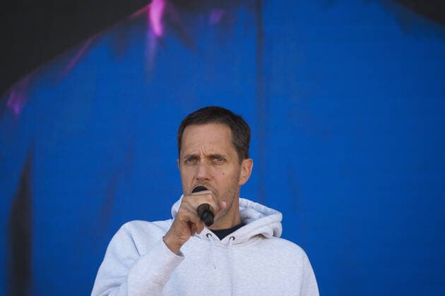 Le chanteur Fabien Marsaud dit Grand Corps Malade en rÃ pÃ tition sur la scene du festival du Printemps de Pirogues Ã la Plaine de l?Ain Ã Saint-Vulbas (01), France le 01 07 2022. CELEBRITES : Festival du Printemps de Pirogues Ã la Plaine de l?Ain Ã Saint-Vulbas - 01 07 2022 SandrineThesillat Panoramic 