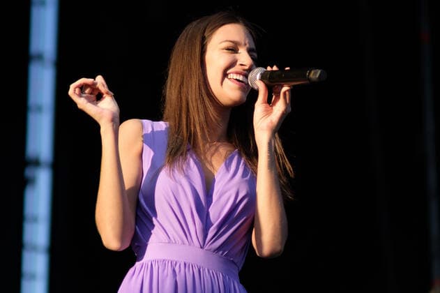 July 1, 2022, Madrid, Spain: Singer Ana Guerra performs at the Botanical Nights festival, in Madrid. Madrid Spain - ZUMAs197 20220701_zaa_s197_227 Copyright: xAtilanoxGarciax