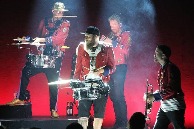 01.07..2022 xkhx Kassel Kulturzelt Konzert Techno Marching Band MEUTE elf Schlagzeuger und Hornisten aus Hamburg