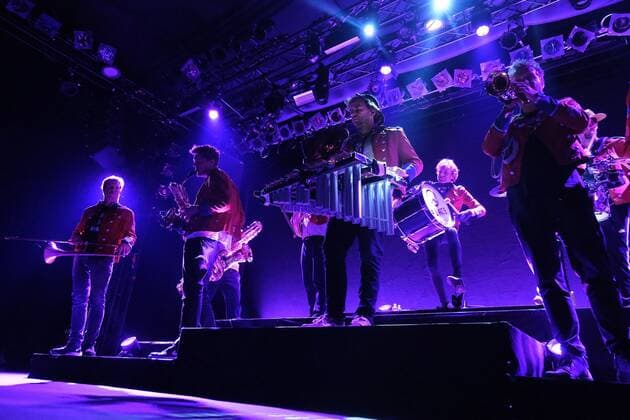 01.07..2022 xkhx Kassel Kulturzelt Konzert Techno Marching Band MEUTE elf Schlagzeuger und Hornisten aus Hamburg