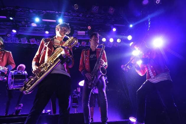 01.07..2022 xkhx Kassel Kulturzelt Konzert Techno Marching Band MEUTE elf Schlagzeuger und Hornisten aus Hamburg