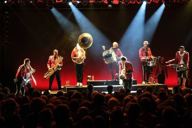 01.07..2022 xkhx Kassel Kulturzelt Konzert Techno Marching Band MEUTE elf Schlagzeuger und Hornisten aus Hamburg