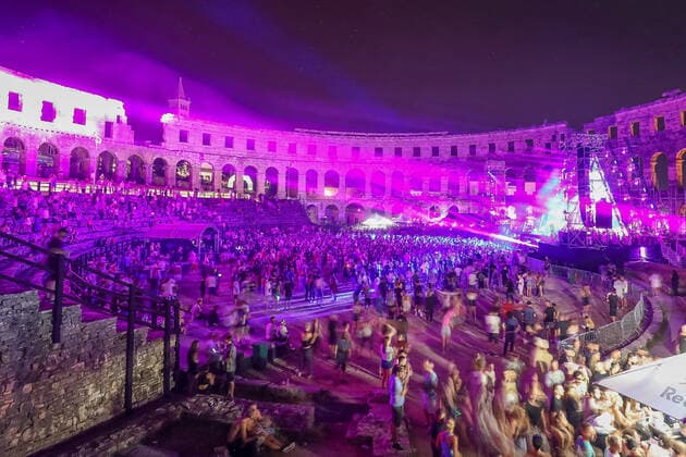 Pula: Solomun nastupio u Areni pred oko 3.500 posjetitelja The second day of the music festival Pula Music Week in Arena Pula, Croatia on July 1, 2022. SreckoxNiketic PIXSELL
