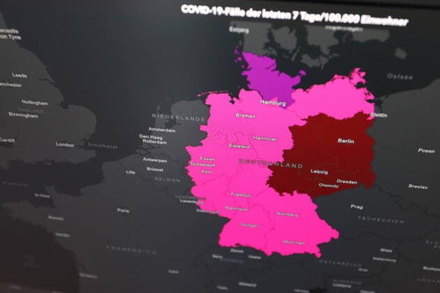 Dashboard des RKI, die 7-Tage-Inzidenz liegt nun bei 665,0 7-Tage-Inzidenz, Dashboard des RKI auf einem Monitor am 03.07.2022 in Siegen Deutschland.