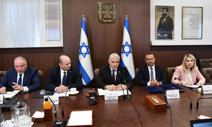 News Themen der Woche KW26 News Bilder des Tages July 3, 2022, Jerusalem, Israel: Speaking at the start of his first weekly cabinet meeting, after assuming the role of Prime Minister, YAIR LAPID says Israeli public deserves a government that functions all the time and critical matters must not be delayed. Lapid tells the cabinet to ignore upcoming 1st November, 2022 elections and get on with the job. Jerusalem Israel - ZUMAi99_ 20220703_zip_i99_002 Copyright: xHaimxZach IsraelxGpox