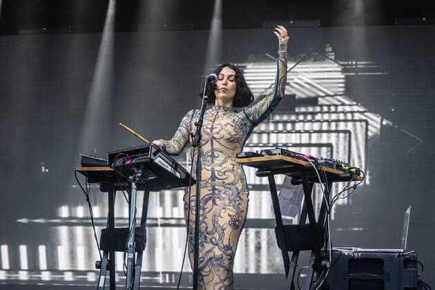 Kelly Lee Owens Roskilde, Denmark. 02nd, July 2022. The Welsh singer, musician and music producer Kelly Lee Owens performs a live concert during the Danish music festival Roskilde Festival 2022 in Roskilde. Roskilde Denmark  Copyright: xGonzalesxPhoto ErlingxBrodersenx