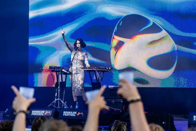 Kelly Lee Owens Roskilde, Denmark. 02nd, July 2022. The Welsh singer, musician and music producer Kelly Lee Owens performs a live concert during the Danish music festival Roskilde Festival 2022 in Roskilde. Roskilde Denmark  Copyright: xGonzalesxPhoto ErlingxBrodersenx