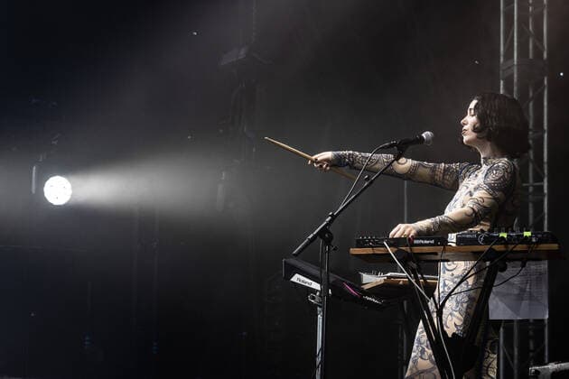 Kelly Lee Owens Roskilde, Denmark. 02nd, July 2022. The Welsh singer, musician and music producer Kelly Lee Owens performs a live concert during the Danish music festival Roskilde Festival 2022 in Roskilde. Roskilde Denmark  Copyright: xGonzalesxPhoto ErlingxBrodersenx