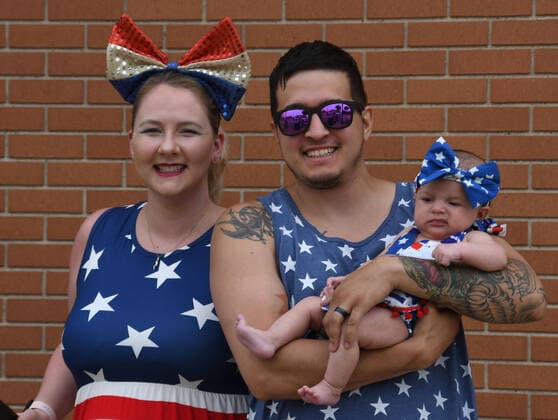 News Themen der Woche KW27 News Bilder des Tages July 4, 2022, Racine, Wisconsin, USA: Spectators line Main Street in Racine, Wisconsin to watch the annual 4th Fest parade, Monday July 4, 2022. Racine USA - ZUMAh154 20220704_znp_h154_012 Copyright: xMarkxHertzbergx