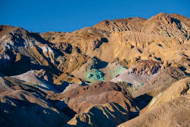  Durch Mineralen verfärbtes Gestein der Artist s Palette im Abendlicht, Death-Valley-Nationalpark, Kalifornien, USA, Nordamerika *** through minerals verfärbtes Rocks the Artist S Pallet at evening light, Death Valley national park, California, UNITED STATES, North America Copyright: imageBROKER/IngoxSchulz ibxisb08345753.jpg