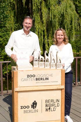 Andreas Knieriem und Steffi Lemke bei der Verleihung des Artenschutzpreises 2022 im Zoo Berlin. Berlin, 05.07.2022