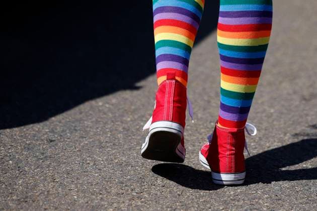 Teilnehmer mit Regenbogen-Socken beim Christopher Street Day 2022 in Köln. Im Rahmen des CSD wird in Köln ein dreitägiges Straßenfest unter dem Motto Für Menschenrechte. Viele. Gemeinsam. Stark gefeiert. Die CSD-Parade bildet den Höhepunkt der Festivitäten und wird von zahlreichen Gruppen gesäumt. Köln, 03.07.2022 NRW Deutschland *** Participants with rainbow socks at Christopher Street Day 2022 in Cologne As part of the CSD, a three-day street festival is celebrated in Cologne under the motto For Human Rights Many Together Strong The CSD parade is the highlight of the festivities and is lined by numerous groups Cologne, 03 07 2022 NRW Germany Copyright: xChristophxHardtx