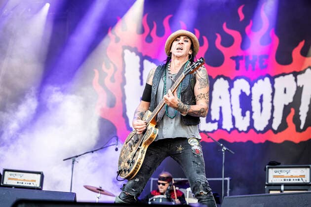 The Hellacopters Oslo, Norway. 24th, June 2022. The Swedish hard rock band The Hellacopters performs a live concert during the Norwegian music festival Tons of Rock 2022 in Oslo. Here guitarist Dregen is seen live on stage. Oslo Norway Ekebergsletta  Copyright: xGonzalesxPhoto TerjexDokkenx