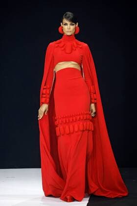 Entertainment Themen der Woche KW27 Entertainment Bilder des Tages (220705) -- PARIS, July 5, 2022 -- A model presents a creation from the Fall Winter 2022-2023 Haute Couture collection of Stephane Rolland during the Paris Fashion Week in Paris, France, on July 5, 2022. (Photo by Xinhua) FRANCE-PARIS-FASHION WEEK-STEPHANE ROLLAND-HAUTE COUTURE PieroxBiasion 