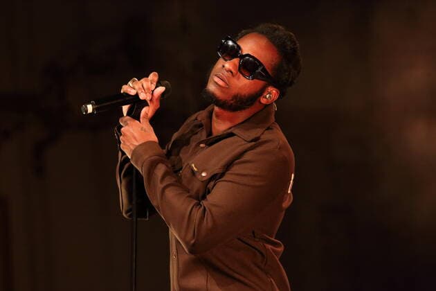 Leon Bridges bei einem Konzert im Huxleys Neue Welt in Berlin, 5. Juli 2022. Leon Bridges Konzert Berlin