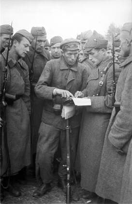 Red Army soldiers 494034 03.11.1939 Peasant showing enemy positions to Red Army lieutenant during liberation of West Belarus in 1939. Photo reproduction. Fedor Sputnik Byelorussian SSR USSR  Copyright: xFedorx