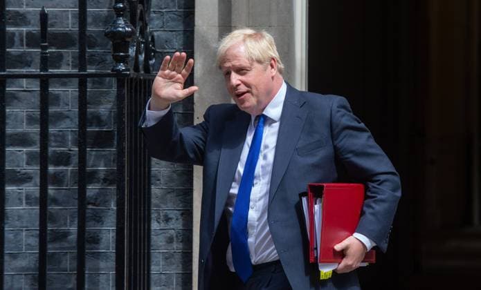 News Bilder des Tages July 6, 2022, London, England, United Kingdom: UK Prime Minister BORIS JOHNSON leaves 10 Downing Street ahead of the weekly Prime MinisterÃ¢â‚¬â ¢s Questions session in the House of Commons amid resignations from his government. London United Kingdom - ZUMAs262 20220706_zip_s262_073 Copyright: xTayfunxSalcix
