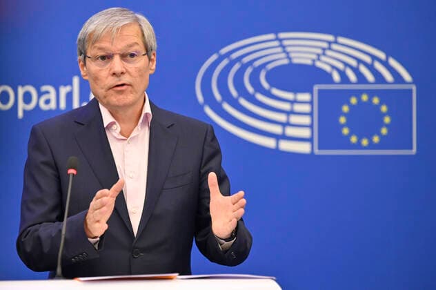 News Themen der Woche KW27 Dacian Ciolos bei einer Pressekonferenz der Fraktion Renew Europe zur Ernährungssicherheit im Zusammenhang mit dem Krieg in der Ukraine im Euröpäischen Parlament. Straßburg, 06.07.2022 *** Dacian Ciolos at a press conference of the Renew Europe group on food security in the context of the war in Ukraine at the European Parliament Strasbourg, 06 07 2022. Foto:xD.xAnoraganingrumx xFuturexImage