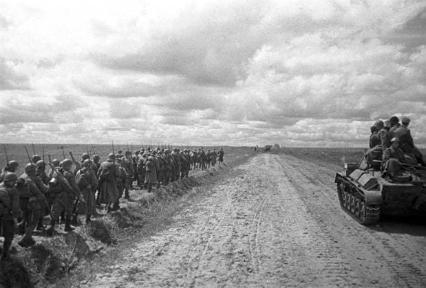 The Kursk Bulge 630896 01.07.1943 The Great Patriotic War. The Battle of Kursk. The Kursk Bulge, July 1943. Reserve troops moving to front. Fedor Sputnik Kursk region Russia  Copyright: xFedorx