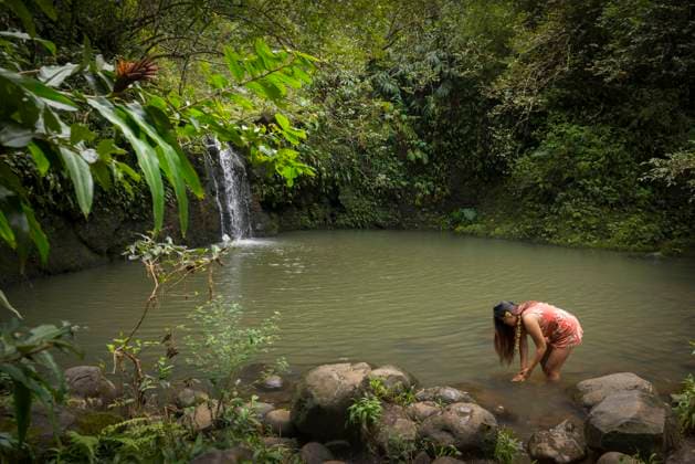 USA, Hawaii, Maui ,Hana, hawaiian girl at waterfall, MR Hana Highway 