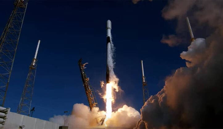 News Themen der Woche KW27 July 7, 2022: A SpaceX Falcon 9 launches on the company s 50th Starlink mission, sending 53 of its internet satellites to orbit lifting off from Cape Canaveral Space Force Station s SLC-40 on Thursday, June 7, 2022. - ZUMAm67_ 20220707_zaf_m67_006 Copyright: xSpacexx