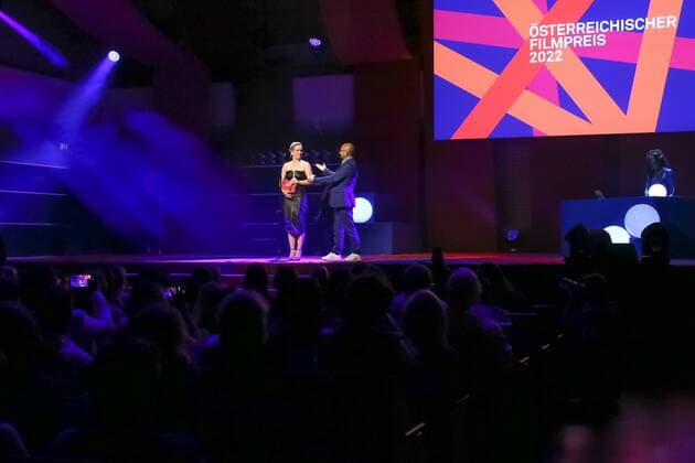 30.06.2022, Grafenegg NÖ, Österreichischer Filmpreis 2022, Verleihungsgala d. Akademie des Österreichischen Films im Bild: Verena Altenberger, Arash T. Riahi, -a d Bühne, Österreichischer Filmpreis 2022