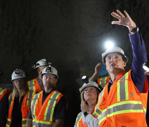 July 7, 2022, Sudbury, ON, CANADA: Prime Minister Justin Trudeau tours MacLean Engineering in Sudbury, Ont., Thursday, July 7, 2022. Trudeau toured the engineering shop and the underground test facility. Sudbury CANADA  - ZUMAc35_ 20220707_zaf_c35_022 Copyright: xGinoxDonatox
