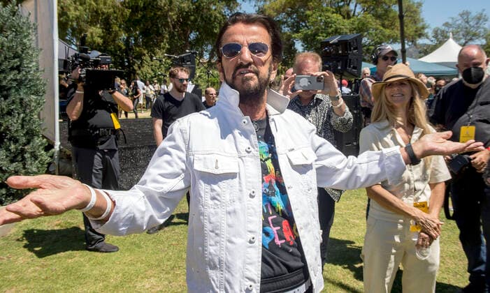 July 07, 2022 - Beverly Hills, California, USA - RINGO STARR celebrates his 82nd birthday with his Annual Peace & Love Birthday Celebration, this year held at Beverly Hills Garden Park. Beverly Hills USA - ZUMAce6_ 20220707_zaf_ce6_001 Copyright: xBrianxCahnx
