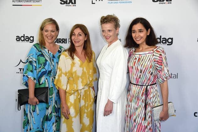 Bilder des Jahres 2022, Entertainment 07 Juli Entertainment Themen der Woche KW27 Entertainment Bilder des Tages Anne Haug, Ulrike C. Tscharre, Patrycia Ziolkowska, Dorka Gryllus bei der Ankunft zum Produzentenfest der Produzentenallianz im Tipi am Kanzleramt in Berlin am 07.07.2022 *** Anne Haug, Ulrike C Tscharre, Patrycia Ziolkowska, Dorka Gryllus arriving at the Produzentenfest of the Produzentenallianz at the Tipi am Kanzleramt in Berlin on 07 07 2022