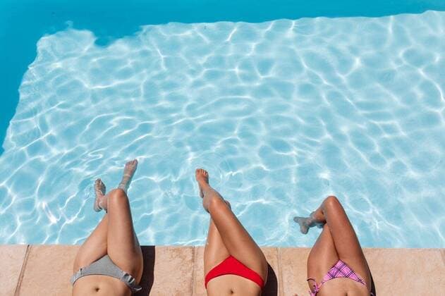 Creative Highlights Symbolbilder Diverse group of female friends sunbathing by pool on a sunny day Diverse group of female friends sunbathing by pool on a sunny day. Hanging out and relaxing outdoors in summer., model released, , property released, Cape Town, South Africa, 14.01.2021, 1404887.jpg, people,diverse group,female,friend,sunbathing,pool,sunny day,hanging,relaxing,swimming pool,outdoors,summer,vacation,outdoor,landscape,travel,beautiful,sky,green,leisure,park,sea,sunny,lifestyle,spring,day,swimming,tourism,sun,diverse,group Young Adult,Woman,Female,Mixed-Race,Chinese