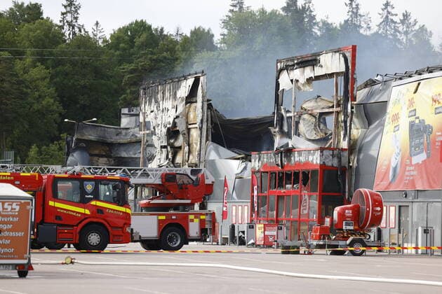 News Themen der Woche KW27 News Bilder des Tages VÄSTERÅS 20220708 Brand vid Erikslunds köpcentrum i Västeras. Fredrik Persson TT kod 1081 VÄSTERÅS SVERIGE x1081x *** VÄSTERÅS 20220708 Fire at Erikslund shopping centre in Västeras Fredrik Persson TT code 1081 VÄSTERÅS SVERIGE x1081x  Copyright: xFredrikxPersson TTx BRAND KÖPCENTRUM VÄSTERÅS