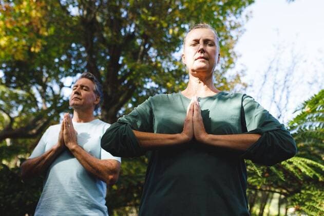 IMAGO Creative: Neue Aussichten Peaceful senior caucasian couple practicing yoga, meditating in sunny garden Peaceful senior caucasian couple practicing yoga, meditating in sunny garden. healthy retirement lifestyle, spending time at home., model released, , property released, Cape Town, South Africa, 12.05.2021, 3021402.jpg, people,peaceful,senior,caucasian,couple,practicing,yoga,meditating,sunny,garden,healthy,retirement,lifestyle,spending time,home,young,summer,health,fitness,happy,exercise,leisure,person,fresh,adult,meditation,sport,beautiful,natural,nature,active,relaxation,outdoor,food,spending,time Mature Adult,Man,Male,Caucasian,Woman,Female