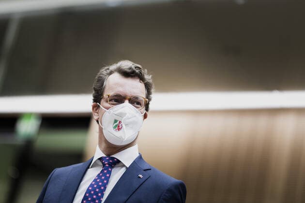 News Themen der Woche KW27 News Bilder des Tages Hendrik Wuest, CDU, Ministerpraesident von Nordrhein-Westfalen, aufgenommen im Rahmen der Sitzung des Bundesrates in Berlin, 08.07.2022. Berlin Deutschland *** Hendrik Wuest, CDU, Minister President of North Rhine-Westphalia, photographed at the meeting of the Bundesrat in Berlin, 08 07 2022 Berlin Germany Copyright: xFlorianxGaertner photothek.dex
