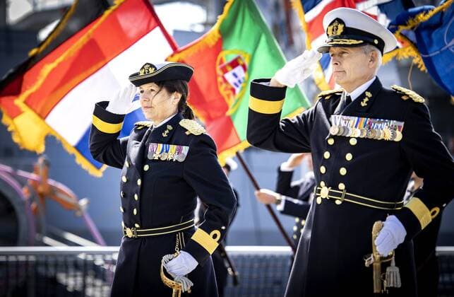 News Themen der Woche KW27 News Bilder des Tages 2022-07-08 11:03:05 DEN HELDER - Commander Ad van de Sande and Commander Jeannette Morang during the ceremonial transfer of the Standing NATO Maritime Group 1 (SNMG1). In 2022, the Netherlands will command the NATO fleet. ANP RAMON VAN FLYMEN netherlands out - belgium out *** 2022 07 08 11 03 05 DEN HELDER Commander Ad van de Sande and Commander Jeannette Morang during the ceremonial transfer of the Standing NATO Maritime Group 1 SNMG1 In 2022, the Netherlands will command the NATO fleet ANP RAMON VAN FLYMEN netherlands out belgium out  Copyright: xx x451484841x originalFilename: 451484841.jpg
