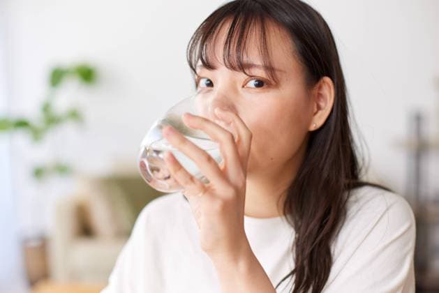 Japanese woman drinking water AFLO185124690  , 185124690.jpg, ,model released, Symbolfoto ,property released