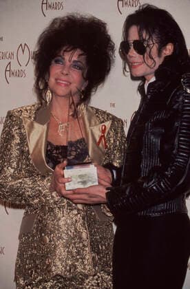 Elizabeth Taylor and Michael Jackson Los Angeles.CA.USA. LIBRARY. Elizabeth Taylor and Michael Jackson at the American Music Awards. 22nd November 1990. LMK30-070722PBOR-001. 