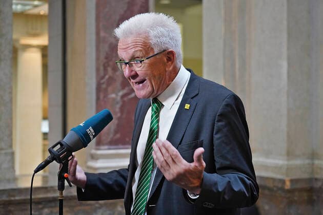 News Themen der Woche KW27 News Bilder des Tages Winfried Kretschmann, Grüne, Ministerpräsident von Baden-Württemberg 8.7.2022 Winfried Kretschmann, Grüne, Ministerpräsident von Baden-Württemberg im Bundesrat Berlin Bundesrat Berlin GER *** Winfried Kretschmann, Greens, Minister President of Baden Württemberg 8 7 2022 Winfried Kretschmann, Greens, Minister President of Baden Württemberg in the Bundesrat Berlin Bundesrat Berlin GER