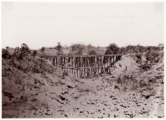 Confederate Trestle on Southside Railroad 1861 65 Andrew Joseph Russell American. Confederate Trestle on Southside Railroad 268003 Copyright: xpiemagsx Metbot-235179 !ACHTUNG AUFNAHMEDATUM GESCHÄTZT!