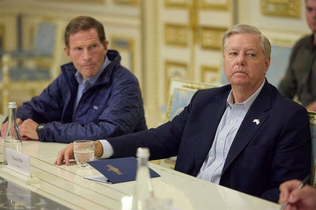 July 7, 2022, Kyiv, Ukraine: U.S. Senator Richard Blumenthal, left, and Senator Lindsey Graham, right, during a meeting with Ukrainian President Volodymyr Zelenskyy at the Mariinskyi Palace, July 7, 2022 in Kyiv, Ukraine. Kyiv Ukraine - ZUMAp138 20220707_zaa_p138_013 Copyright: xUkrainianxPresidentialxPressxOffx
