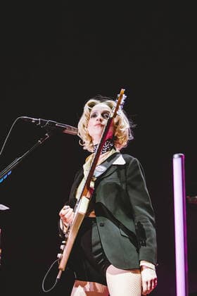 July 8, 2022, Madrid, Spain: Annie Clark better known as St Vincent performs on stage at MadCool festival in Ifema, Madrid. Madrid Spain - ZUMAs197 20220708_zaa_s197_070 Copyright: xValeriaxMagrix