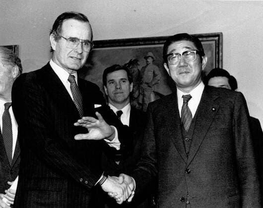 January 27, 1984 - Washington, District of Columbia, USA - Vice President GEORGE BUSH greets Japanese Foreign Minister SHINZO ABE at the White House. Abe was in Washington for meetings with high U.S. Government Officials. Washington USA - ZUMA 19840127_baf_k09_001 Copyright: xKeystonexPressxAgencyx