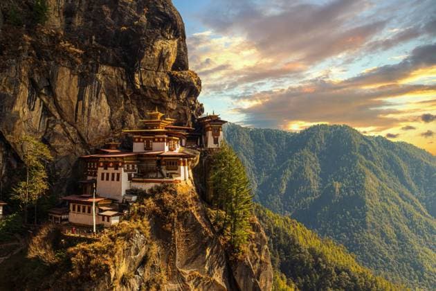 Paro Taktsang (Tiger Nest) in Upper Paro Valley, Bhutan Wonderful sunset at Paro Taktsang in winter. Taktsang Lhakhang is Bhutans most iconic landmark and religious site. Paro Bhutan *** Paro Taktsang Tigernest im oberen Paro-Tal, Bhutan Wunderschöner Sonnenuntergang am Paro Taktsang im Winter Taktsang Lhakhang ist Bhutans Wahrzeichen und religiöse Stätte Paro Bhutan Copyright: xx