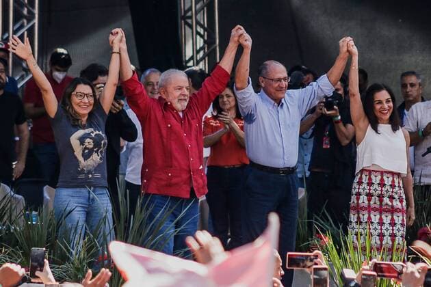 News Themen der Woche KW27 News Bilder des Tages July 9, 2022, Diadema, Sao Paulo, Brazil: Former Brazilian president Luiz Inacio Lula da Silva, pre-candidate for the presidency by the Workers Party, his deputy, ex-governor Geraldo Alckmin, pre-candidate for the government of Sao Paulo Fernando Haddad, among other politicians and allies, participate in act in defense of democracy, against hunger and for employment and housing, in the city of Diadema, in Sao Paulo, this Saturday (9).  Copyright: xFepesilx