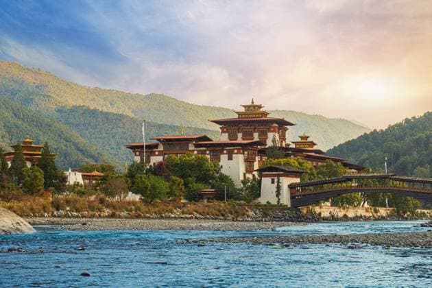 Amazing View of the Famous Punakha Dzong in Bhutan The Punakha Dzong in beautiful sunlight Punakha Bhutan *** Erstaunlicher Blick auf den berühmten Punakha Dzong in Bhutan Der Punakha Dzong im schönen Sonnenlicht Punakha Bhutan Copyright: xx