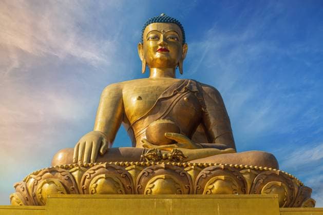 Buddha Dordenma Statue overlooking the city of Thimphu, Bhutan. Buddha Dordenma Statue against sky background. This 169 feet Giant Buddha is one of the tallest Buddhas in the world. Thimphu Bhutan *** Buddha Dordenma Statue mit Blick auf die Stadt Thimphu, Bhutan Buddha Dordenma Statue gegen den Himmel Hintergrund Dieser 169 Fuß große Buddha ist einer der höchsten Buddhas der Welt Thimphu Bhutan Copyright: xx