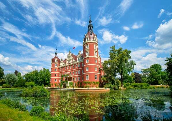  Neues Schloss, Muskauer Park, Fürst-Pückler-Park, UNESCO Welterbe, Bad Muskau, Sachsen, Deutschland, Europa *** New Lock, Muskauer Park, Prince Pückler Park, Unesco world heritage, Bathroom Muskau, Saxony, Germany, Europe Copyright: imageBROKER/MichaelxNitzschke ibxtlo08348186.jpg