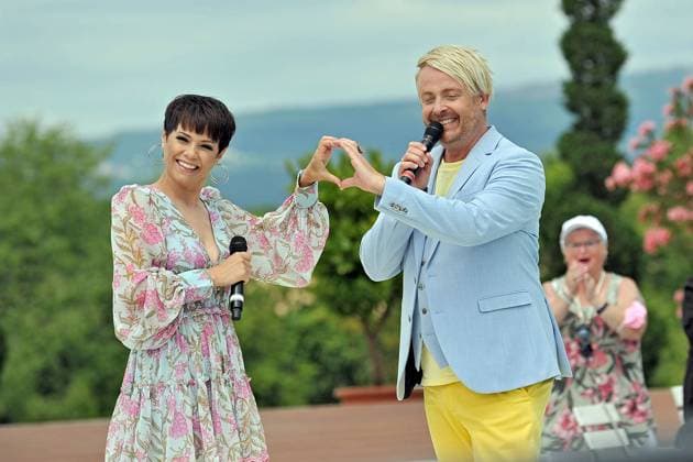 Bilder des Jahres 2022, Entertainment 07 Juli Entertainment Themen der Woche KW27 ZDF - Fernsehgarten. Entertainer Ross Antony und Sängerin Francine Jordi während der ZDF - Unterhaltungsshow Fernsehgarten am 10.07.2022 in Mainz. 20220710MWI25244 *** ZDF Fernsehgarten entertainer Ross Antony and singer Francine Jordi during the ZDF entertainment show Fernsehgarten on 10 07 2022 in Mainz 20220710MWI25244