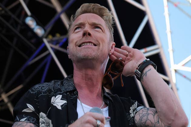 Entertainment Bilder des Tages July 10, 2022, Great Tew, Oxfordshire, United Kingdom: Irish-born singer, songwriter, television presenter, and host of the Magic Radio breakfast show, Ronan Patrick John Keating, former member of boy band Boyzone performing live at Cornbury Festival. Great Tew United Kingdom - ZUMAs197 20220710_zaa_s197_288 Copyright: xDawnxFletcher-Parkx