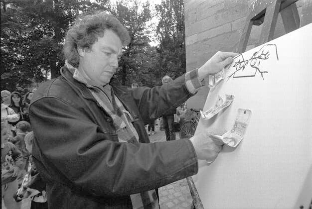 Kunstaktion Osmar Osten 24.09.1995, Chemnitz, Kunst, Kultur,Kunstaktion mit Maler Osmar Osten Chemnitz Sachsen BRD *** Art action Osmar Osten 24 09 1995, Chemnitz, art, culture, art action with painter Osmar Osten Chemnitz Saxony FRG